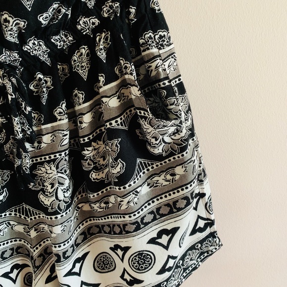 Strapless shorts romper - Picture 2 of 3